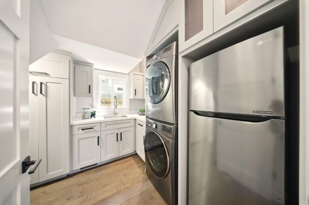 Interior, Utility Closets, Washer, Wood Texture Flooring