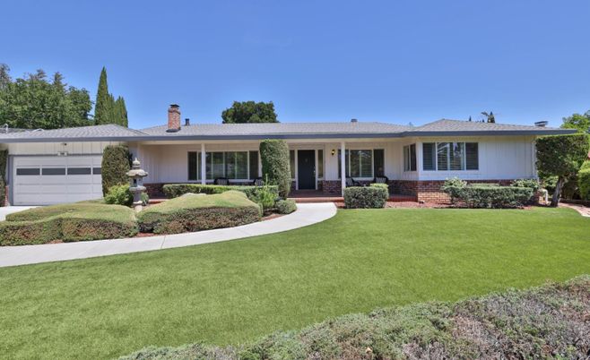 Attached, Exterior, Facade, Ranch