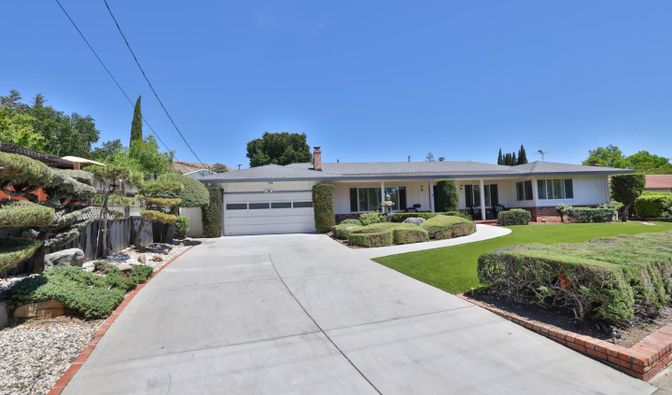 Attached, Exterior, Facade, Ranch