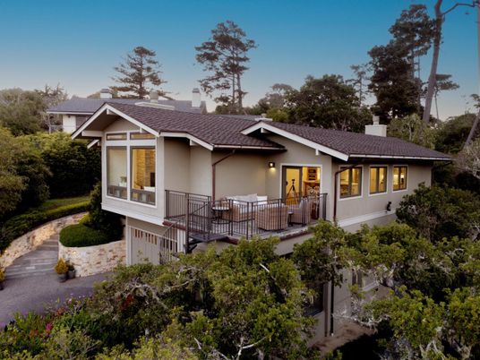 Exterior, Facade, Ranch