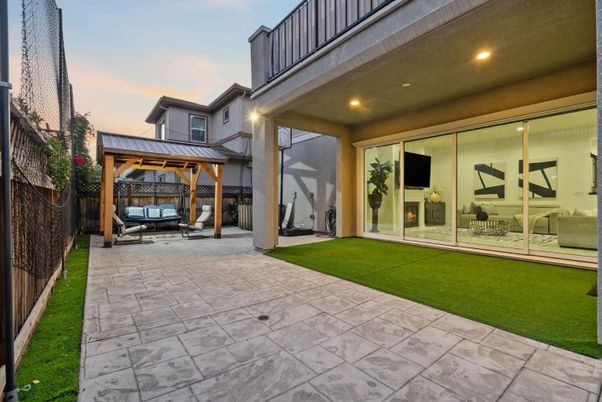 Backyard, Exterior