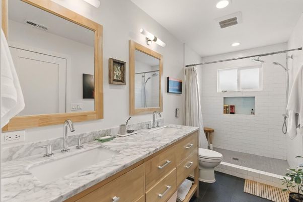Bathroom, Dual Sink Vanities, Interior, Recessed Lighting