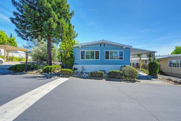 Exterior, Facade, Ranch