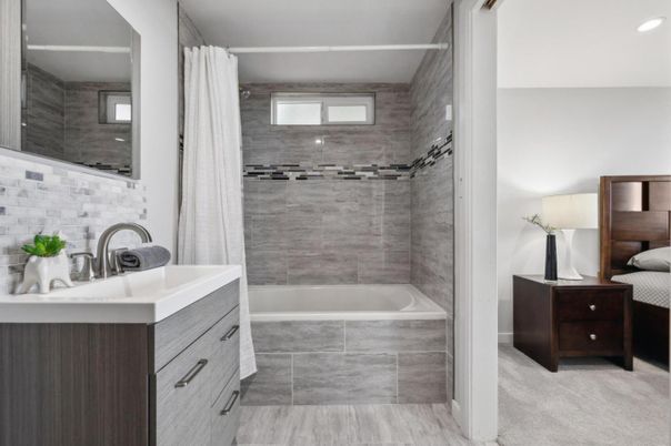 Bathroom, Interior, Recessed Lighting