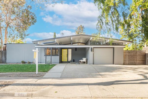 Attached, Exterior, Facade, Modern