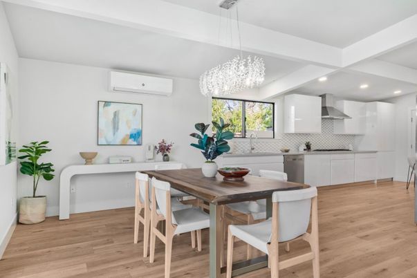 Chandelier, Dining room, Interior, Kitchen, Recessed Lighting, Stainless Steel Appliances, Wood Texture Flooring