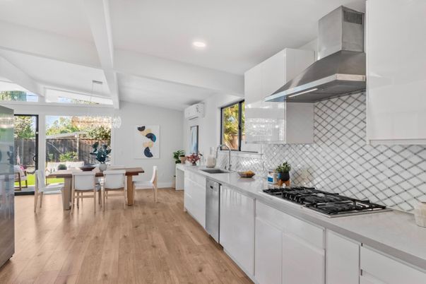 Chandelier, Dining room, Interior, Kitchen, Pendant Lights, Recessed Lighting, Stainless Steel Appliances, Wood Texture Flooring