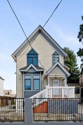 Exterior, Facade, Queen Anne Victorian
