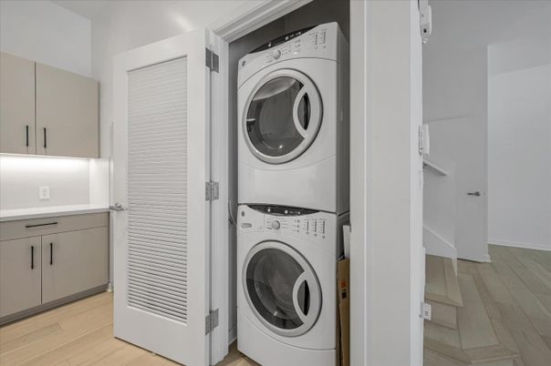 Interior, Utility Closets, Washer, Wood Texture Flooring