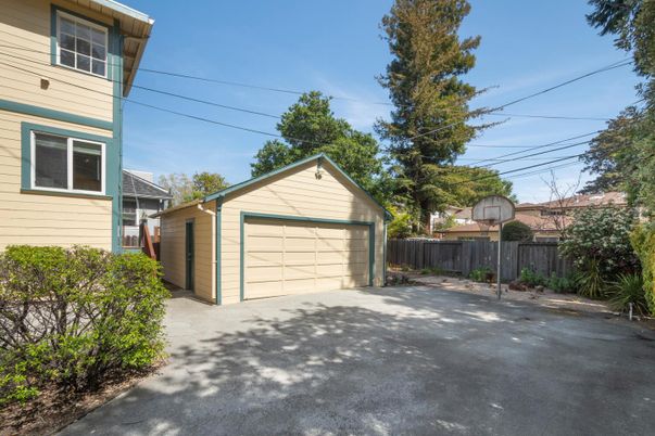 Detached Garage, Exterior