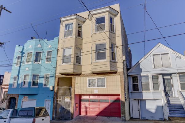 Attached, Exterior, Facade, Rowhouse