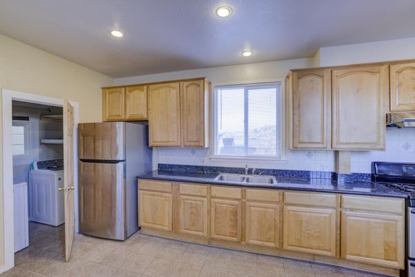 Interior, Kitchen, Recessed Lighting, Washer