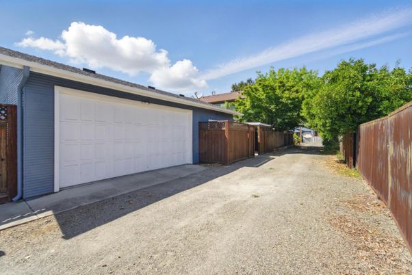 Detached Garage, Exterior