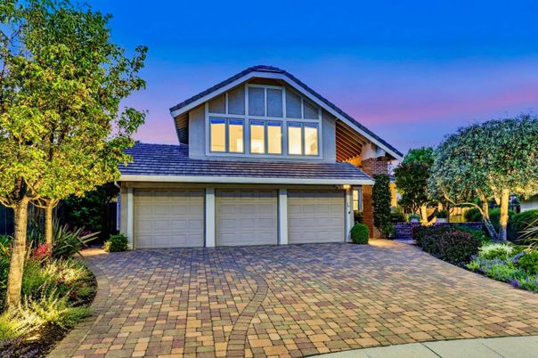 Attached, Exterior, Facade, Brick Traditional
