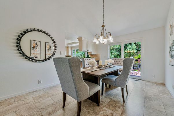 Chandelier, Dining room, Interior, Pendant Lights
