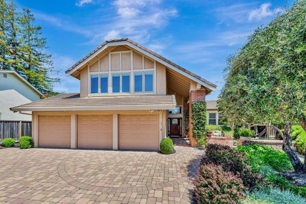 Attached, Exterior, Facade, American Craftsman