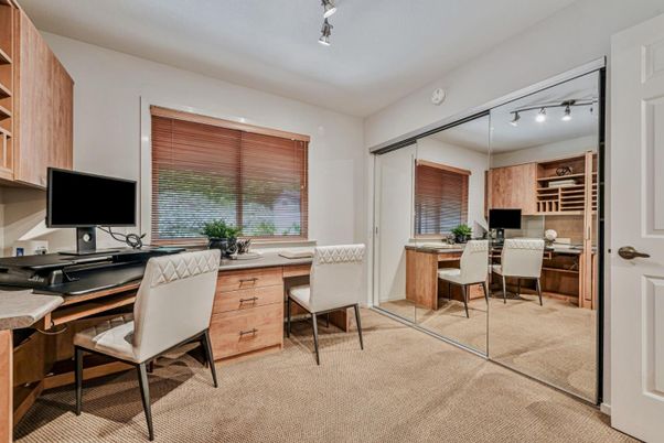 Home Office, Interior
