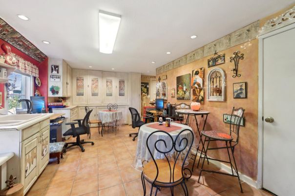 Dining room, Interior, Recessed Lighting