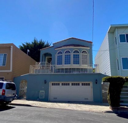 Attached, Exterior, Facade, Mediterranean
