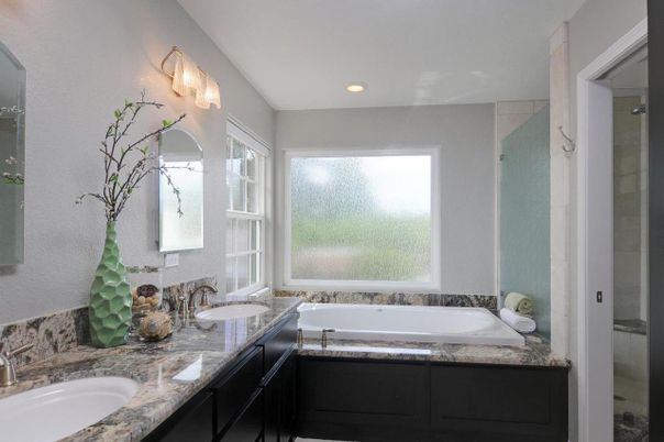 Bathroom, Dual Sink Vanities, Interior, Recessed Lighting