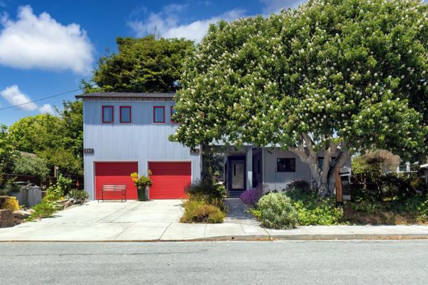 Attached, Exterior, Facade, Raised Ranch
