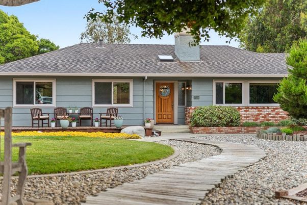 Exterior, Facade, Ranch