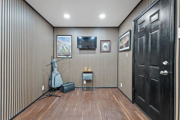 Interior, Recessed Lighting, Wood Texture Flooring