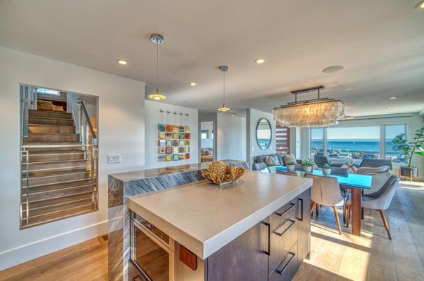 Chandelier, Dining room, Interior, Pendant Lights, Recessed Lighting, Water, Wood Texture Flooring