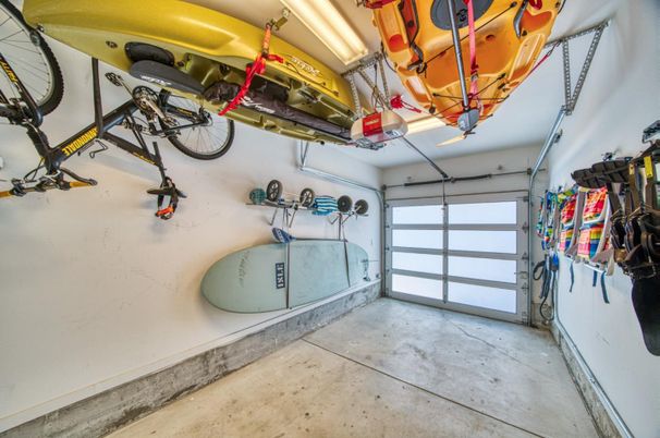 Garage, Interior