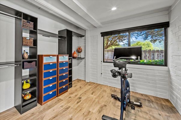 Fitness Equipment, Interior, Recessed Lighting, Wood Texture Flooring