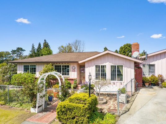 Backyard, Exterior, Facade, Ranch