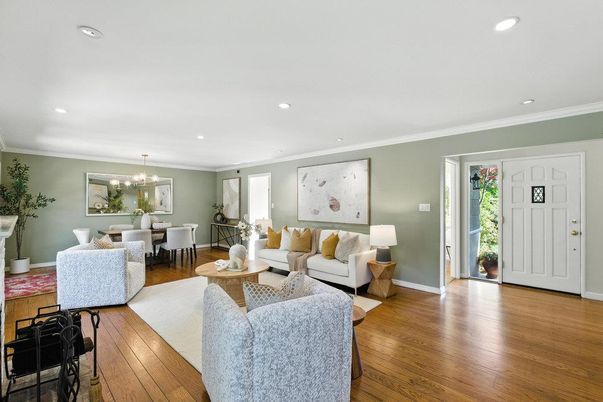 Chandelier, Dining room, Interior, Living room, Recessed Lighting, Wood Texture Flooring