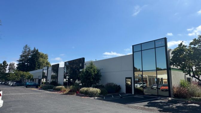 Exterior, Facade, Modern