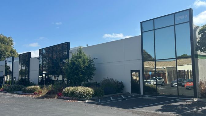 Exterior, Facade, Modern