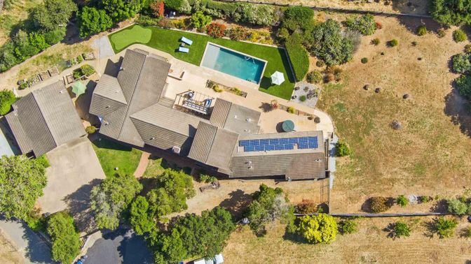 Exterior, Drone
