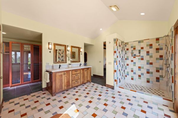 Bathroom, Dual Sink Vanities, Interior, Recessed Lighting
