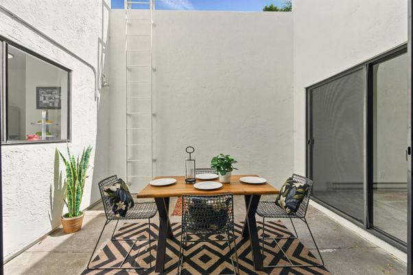 Dining room, Exterior
