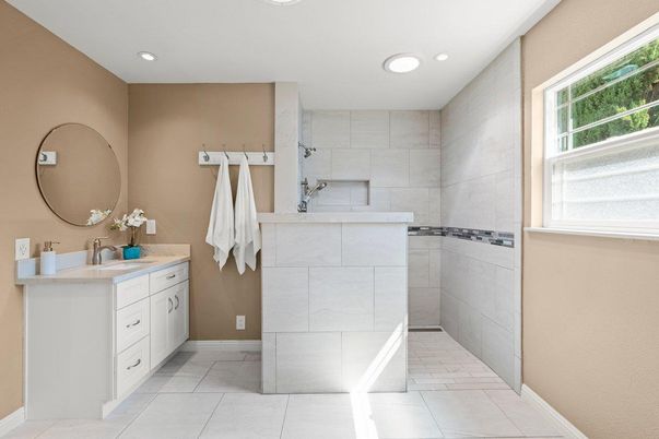 Bathroom, Dual Sink Vanities, Interior, Recessed Lighting