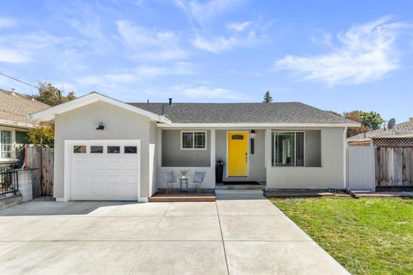 Attached, Exterior, Facade, Ranch