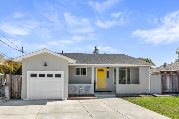 Attached, Exterior, Facade, Ranch