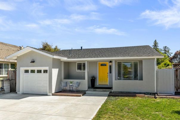 Attached, Exterior, Facade, Ranch