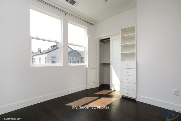 Interior, Walk-in Closets, Wood Texture Flooring