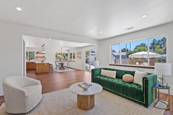 Chandelier, Dining room, Interior, Living room, Pendant Lights, Recessed Lighting, Wood Texture Flooring