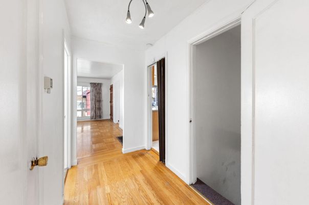 Interior, Pendant Lights, Wood Texture Flooring