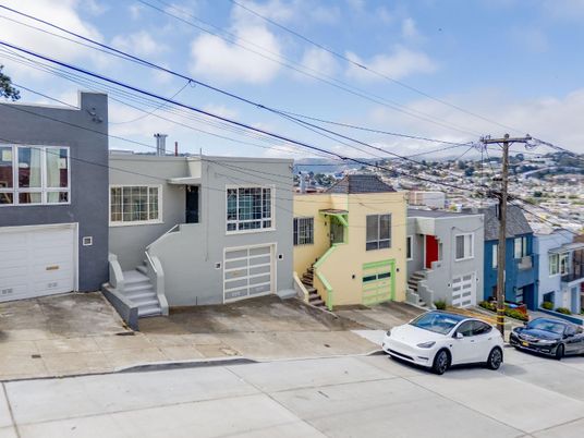 Attached, Exterior, Facade, Rowhouse