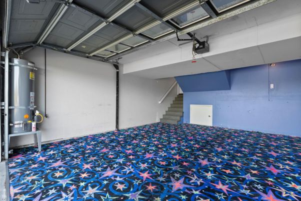 Garage, Interior