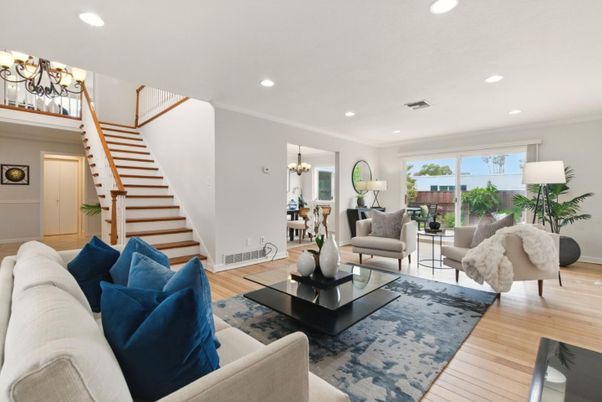 Chandelier, Dining room, Interior, Living room, Recessed Lighting, Wood Texture Flooring