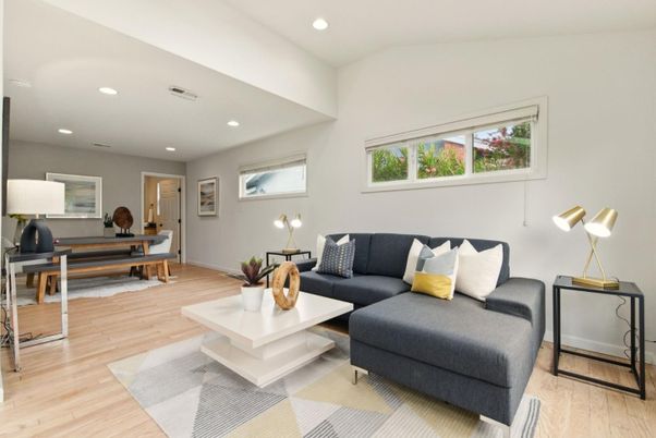 Interior, Living room, Recessed Lighting, Wood Texture Flooring