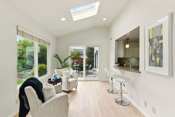 Interior, Living room, Pendant Lights, Recessed Lighting, Wood Texture Flooring