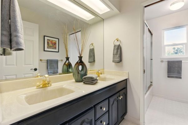 Bathroom, Dual Sink Vanities, Interior